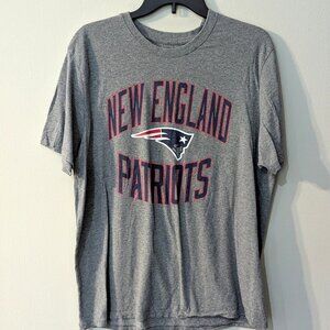 OTS Men's NFL New England Patriots Heather Gray Logo T-Shirt. Size Large.